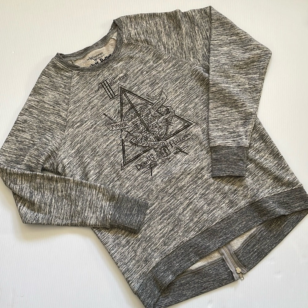 Harry Potter - The Deathly Hallows long sleeve, light weight sweatshirt. Medium